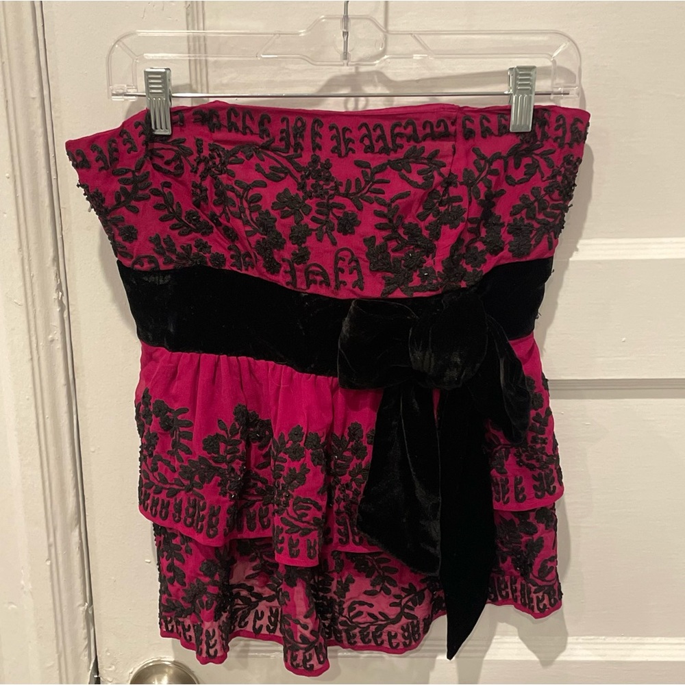Pink silk strapless blouse with beaded flowers